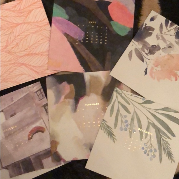 Minted 12 month 2019 Calendar with Wooden Stand - Picture 2 of 6